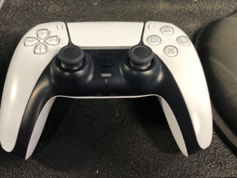 Photo 3 of [NONREFUNDABLE, FOR PARTS/ READ NOTES]
PlayStation DualSense® Wireless Controller - White