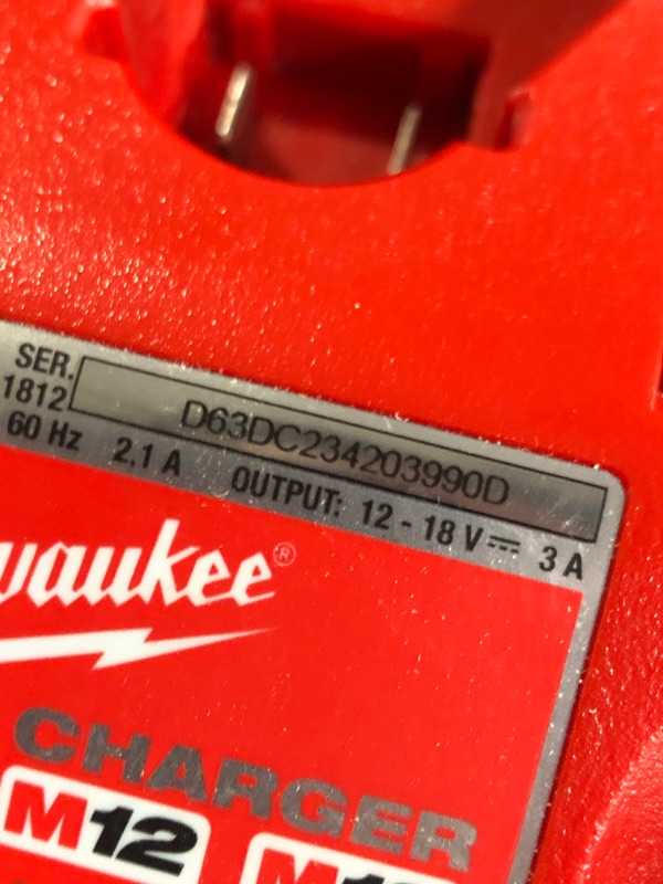 Photo 8 of (tested)(functional) Milwaukee 3697-22 18V Lithium-Ion Brushless Cordless Hammer Drill and Impact Driver Combo Kit (2-Tool) with (2) 5.0Ah Batteries, Charger & Tool Case