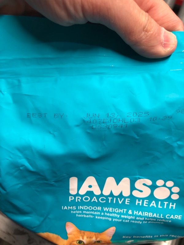 Photo 4 of ***(BEST BY: June 13, 2025) NONREFUNDABLE***IAMS PROACTIVE HEALTH Adult Indoor Weight Control & Hairball Care Dry Cat Food with Chicken & Turkey Cat Kibble, 7 lb. Bag
