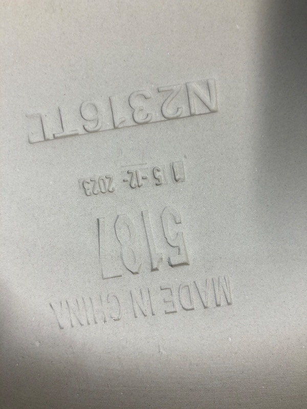 Photo 4 of ***USED - LIKELY MISSING PARTS - UNABLE TO VERIFY FUNCTIONALITY***
Glacier Bay 12 inch Rough In Two-Piece 1.1 GPF/1.6 GPF Dual Flush Round Toilet in White Seat Included