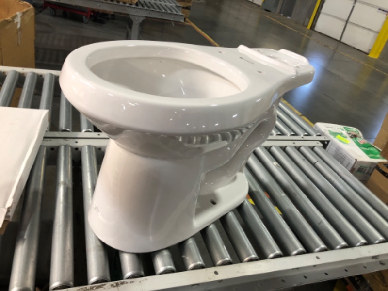 Photo 6 of ***USED - LIKELY MISSING PARTS - UNABLE TO VERIFY FUNCTIONALITY***
Glacier Bay 12 inch Rough In Two-Piece 1.1 GPF/1.6 GPF Dual Flush Round Toilet in White Seat Included