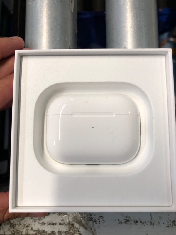 Photo 1 of (MISSING INSTRUCTION MANUAL AND BLOCK FOR CHARGER) AirPods Pro (2nd generation) with MagSafe Case (USB?C)