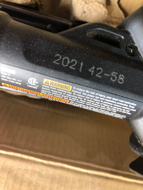 Photo 3 of **EXTRA SPOOL MISSING - UNABLE TO TEST**
BLACK+DECKER LSTE525 20V MAX Lithium Easy Feed String Trimmer/Edger with 2Batteries 