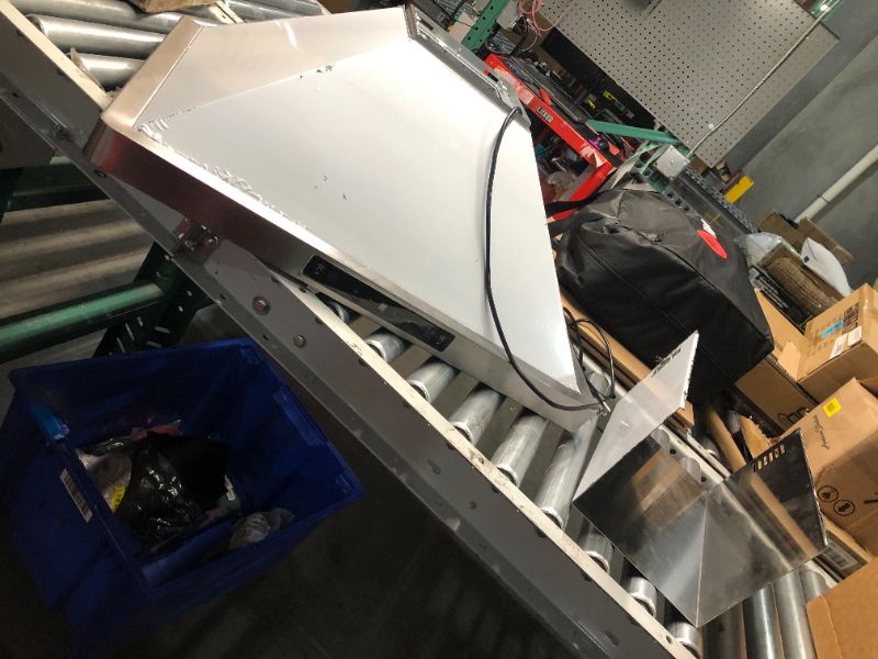 Photo 7 of ***USED - LIKELY MISSING PARTS - UNABLE TO VERIFY FUNCTIONALITY***
EVERKITCH 30 inch Wall Mount Range Hood 800CFM, with DC Motor, Stainless Steel