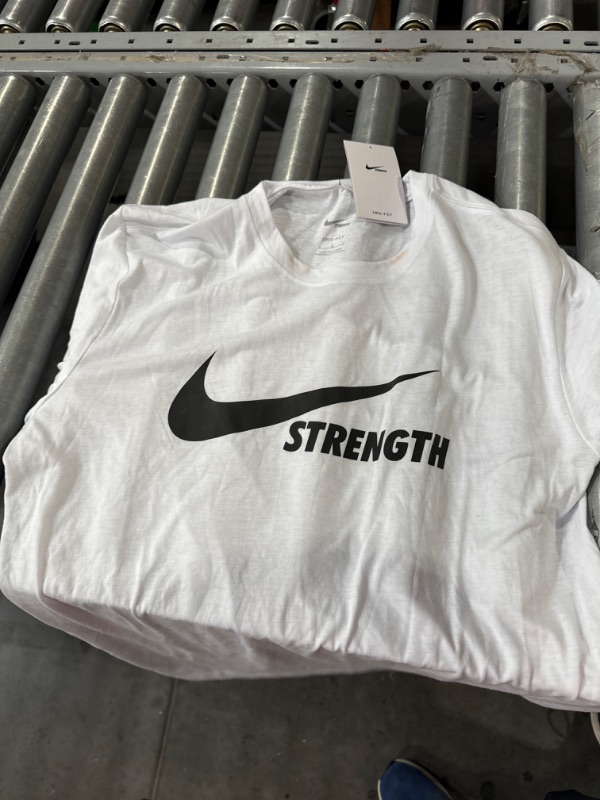 Photo 3 of **USED READ NOTES**Nike Men's Strength Dri-FIT Short-Sleeve Tee L