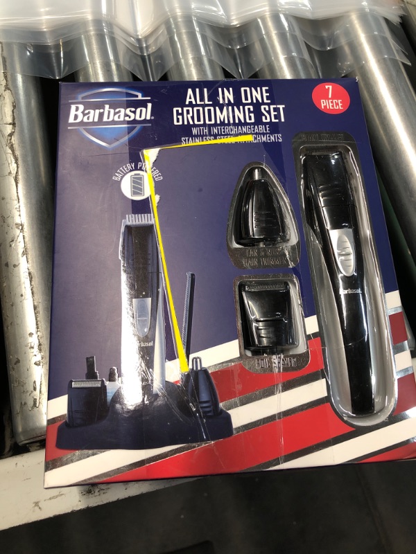 Photo 2 of **PREVIOUSLY USED - UNABLE TO TEST**
Barbasol Portable Battery Powered All in 1, 7 Piece Beard Grooming Set