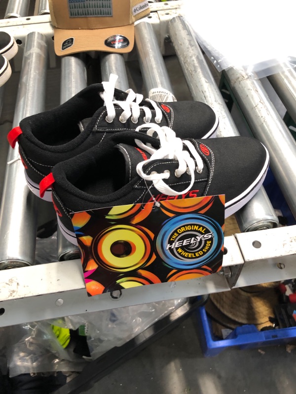 Photo 2 of **MISSING WHEELS**
Heelys GR8 PRO 20 Youth's Skate Shoes 7