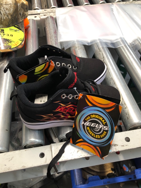 Photo 2 of **ROLLERS MISSING**
Heelys girls Wheeled Footwear Skate Shoe YTH1