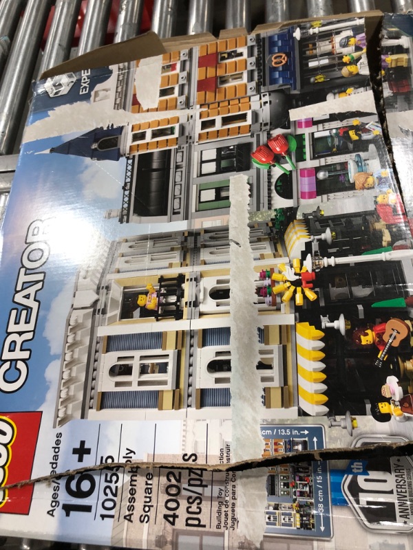 Photo 3 of LEGO Creator Expert Assembly Square 10255 Building Kit (4002 Pieces)