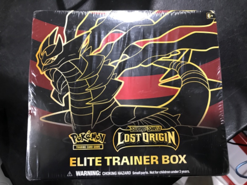 Photo 2 of Pokemon TCG: SAS11 - Lost Origin Elite Trainer Box