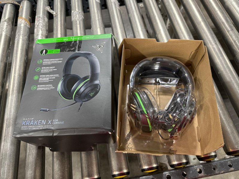 Photo 2 of Razer Kraken X Ultralight Gaming Headset: 7.1 Surround Sound - Lightweight Aluminum Frame - Bendable Cardioid Microphone - for PC, PS4, PS5, Switch, Xbox One, Xbox Series X|S, Mobile - Green Black/Green
