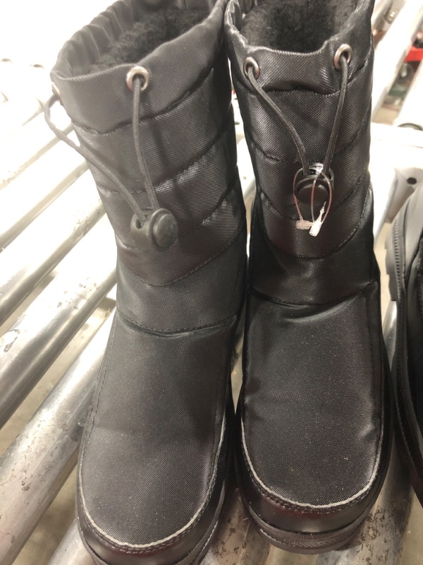 Photo 1 of BLACK SNOW BOOTS /6