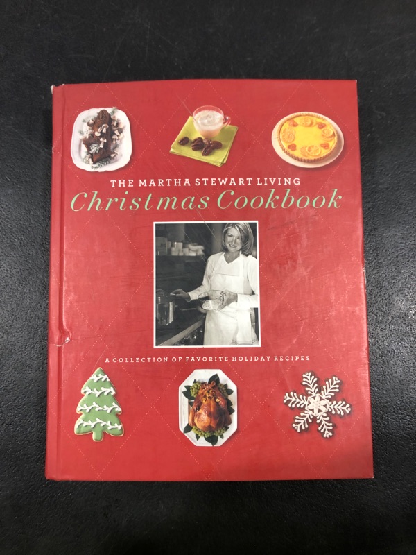 Photo 2 of [Hardcover] The Martha Stewart Living Christmas Cookbook: A Collection of Favorite Holiday Recipes by Martha Stewart Living Omnimedia Staf   (Author)