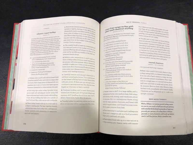 Photo 3 of [Hardcover] The Martha Stewart Living Christmas Cookbook: A Collection of Favorite Holiday Recipes by Martha Stewart Living Omnimedia Staf   (Author)