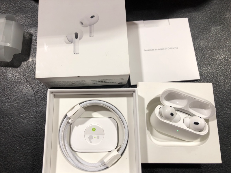 Photo 1 of AirPods Pro (2nd Generation) with MagSafe Case (USB?C)

