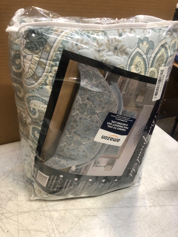 Photo 2 of 3-Piece Fine Printed Oversize (115" x 95") Quilt Set Reversible Bedspread Coverlet King Size Bed Cover (pale Blue, Grey, Paisley)