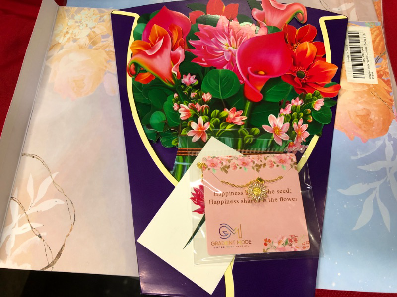 Photo 1 of Airpark Paper Pop Up Bouquet Card,  12 inch 