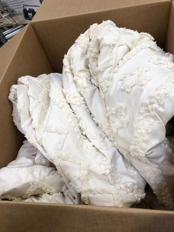 Photo 1 of 3 PIECE BLANKET SET 
