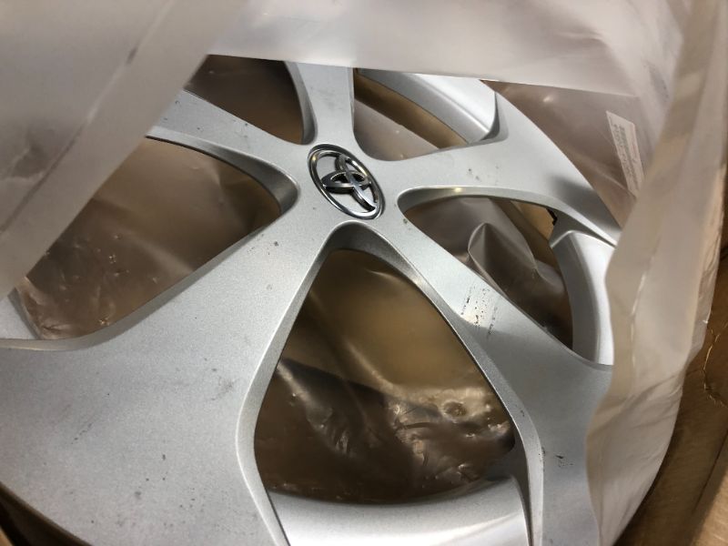 Photo 2 of Toyota Genuine Wheel Cap