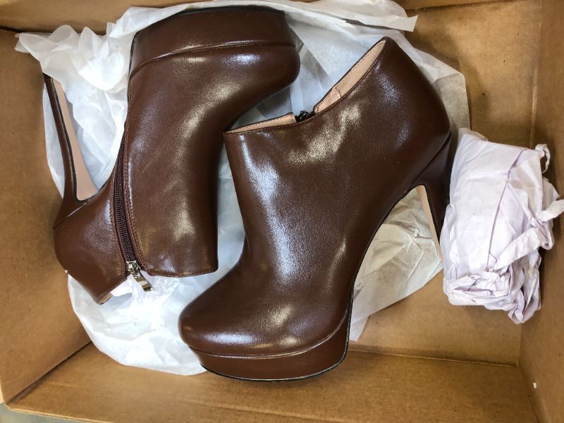 Photo 2 of BROWN PLEATHER WOMENS HEELS, SIZE UNVERIFIABLE 