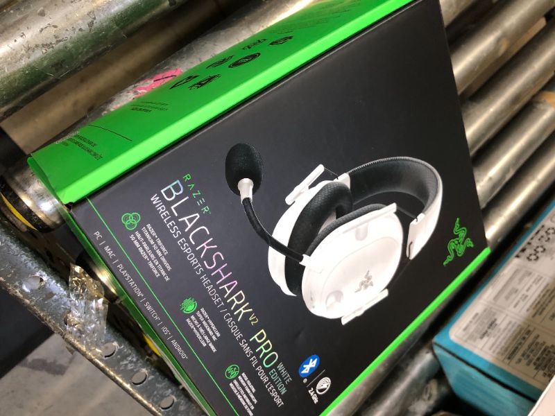 Photo 6 of Razer BlackShark V2 Pro Wireless Gaming Headset 2023 Edition: Detachable Mic - Pro-Tuned FPS Profiles - 50mm Drivers - Noise-Isolating Earcups w/Ultra-Soft Memory Foam - 70 Hr Battery Life - White