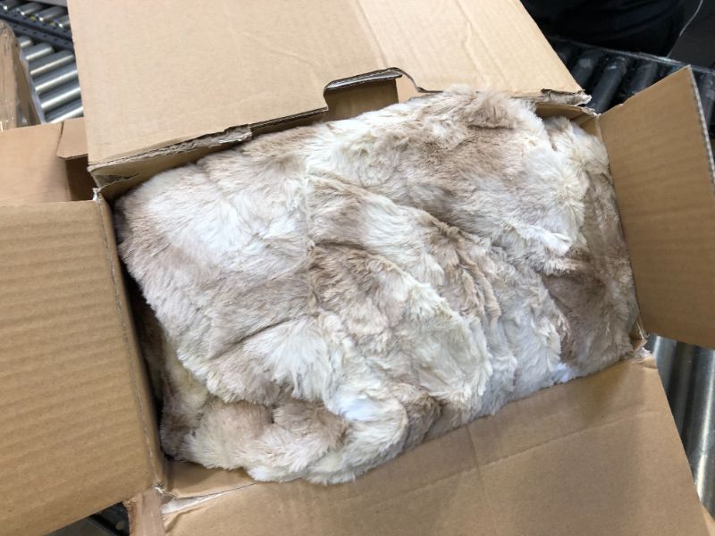 Photo 2 of [New Launch] Bearhug Electric Blanket King Size 100" x 90", Dual Controller Heated Blanket, Faux Fur/Sherpa 10-Heating Level & 1-12H Auto Off, 5 Year Warranty, Over-Heat Protect, ETL, Machine Washable King Size 100" × 90" Champagne-faux Fur & Sherpa
