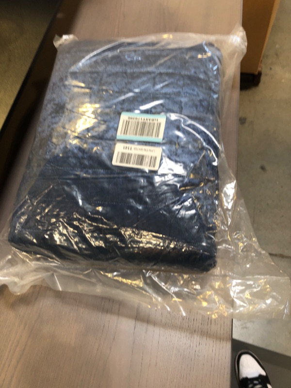Photo 1 of BLUE COMFORTER SIZE UNKNOWN 