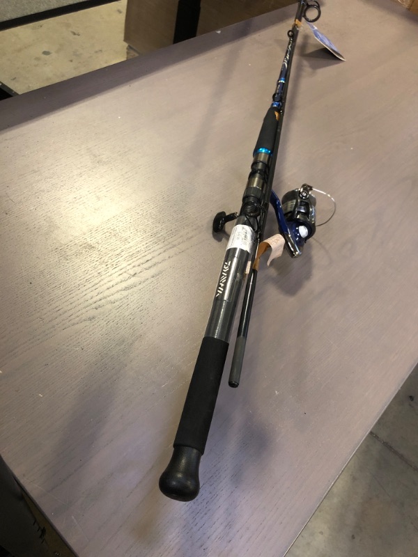 Photo 2 of Daiwa D-Wave Saltwater Spinning Combo D-Wave Rod 8' Graphite D-Wave 3Bi Spinning Reel DWA40-3Bi/G802M
