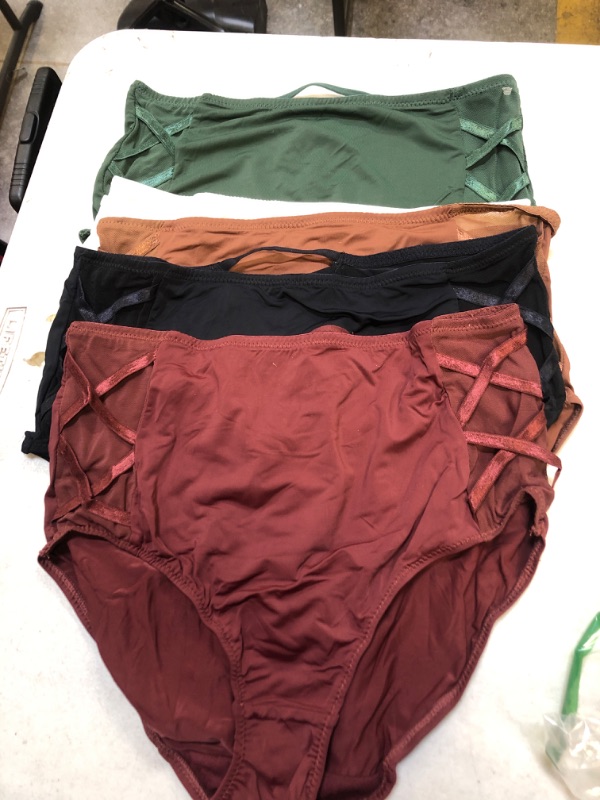 Photo 1 of 5 pack underwear - size m 