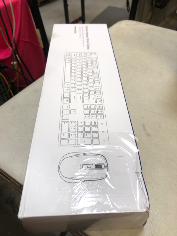 Photo 2 of wireless keyboard - with mouse 