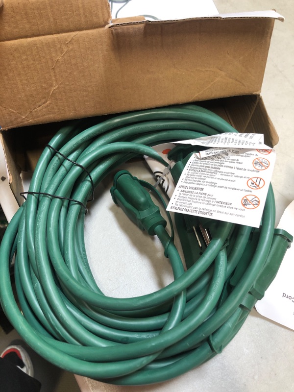 Photo 2 of DEWENWILS Outdoor Extension Cord 1 to 3 Splitter, 3 Prong Outlets Plugs, Max 28ft End to End (40 FT Total),16/3C SJTW Weatherproof Wire for Christmas String Lights Other Appliances, ETL Listed Green 40 FT