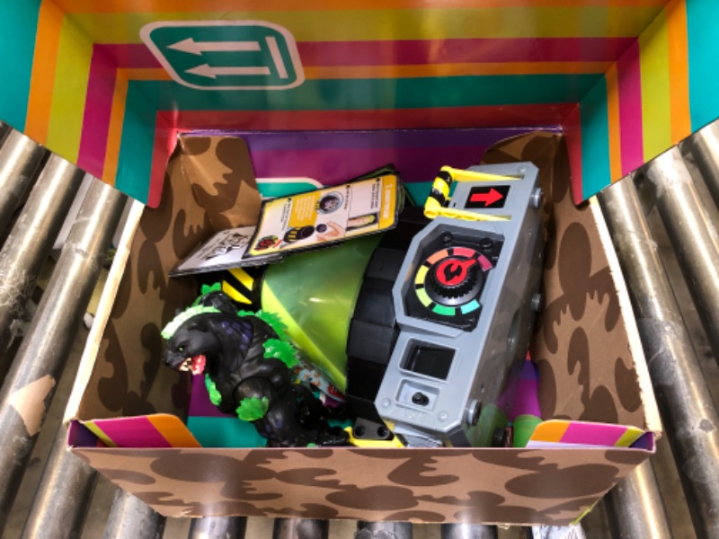 Photo 1 of Beast Lab - Stealth Strike Big Cat Beast Creator. Add Ingredients & Follow Experiment's Steps to Create Your Beast! with Bio Mist & 80+ Lights, Sounds & Reactions - Style May Vary | Amazon Exclusive Big Cats