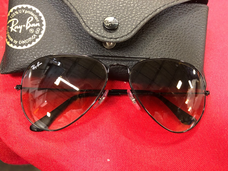 Photo 2 of Ray-Ban Rb3025 Classic Aviator