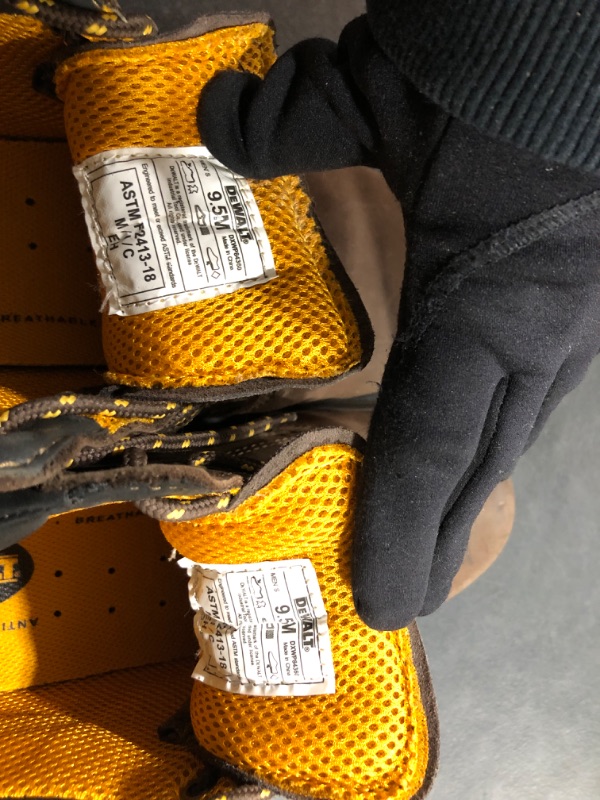 Photo 2 of (9.5) Dewalt Steel Toe Work Boots