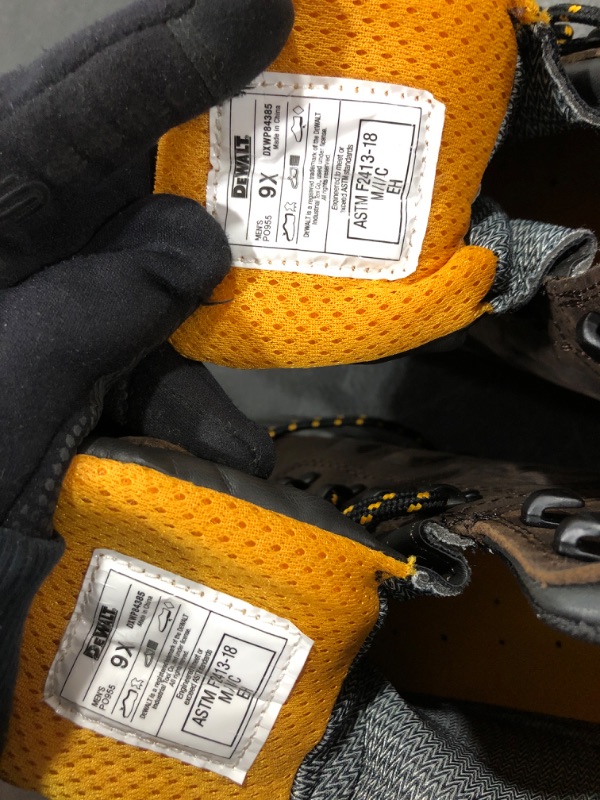 Photo 2 of (9) MEN'S DEWALT HADLEY MID STEEL TOE WORK BOOTS