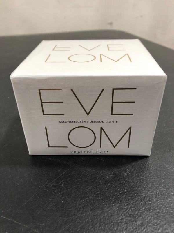 Photo 2 of EVE LOM The Original Balm Cleanser | Facial cleansing balm that provides a deep cleanse, removes waterproof make-up, tones, and gentle exfoliates to enable skin cell regeneration - 200 ml Signature Blend: Clove, Eucalyptus, Chamomile 6.8 Fl Oz (Pack of 1)