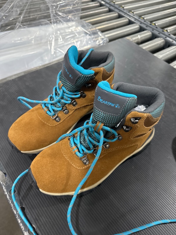 Photo 1 of Bearpaw Linden Women's Hiking Boots Size 8 
