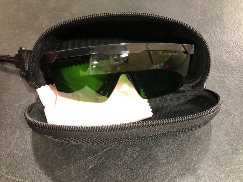 Photo 1 of Laser Eye Protection Safety Glasses for Red and UV Lasers Goggle Glass Shield with Case (Green)?