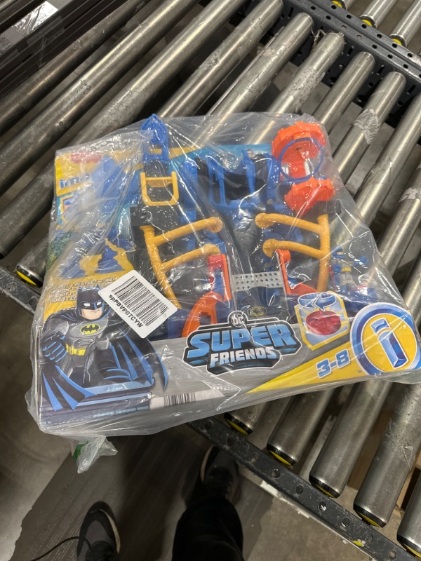 Photo 1 of Imaginext DC Super Friends Batman Playset, Robo Command Center with Detachable 10-inch Robot, Batman & Robin Figures Ages 3+ Years