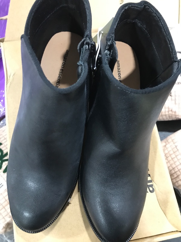 Photo 2 of Amazon Essentials Women's Ankle Boot
SIZE 5.5
