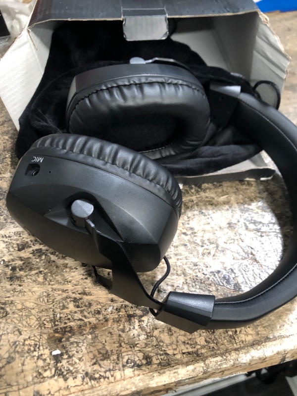 Photo 2 of ***NON REFUNDABLE NO RETURNS SOLD AS IS**PARTS ONLY**
Acinaci Wireless Gaming Headset with Detachable Noise Cancelling Microphone, 2.4G Bluetooth - USB - 3.5mm Wired Jack 3 Modes Wireless Gaming Headphones for PC, PS4, PS5, Mac, Switch, Phone, Tablet Blac