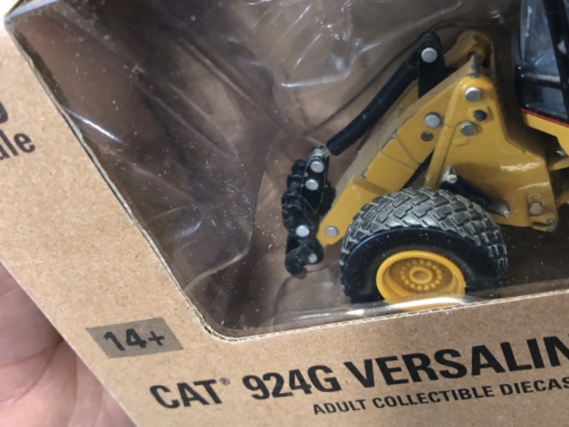 Photo 4 of **SEE NOTES**Diecast Masters 1:50 Caterpillar 924G Versalink Wheel Loader – Core Classics Series 85057C