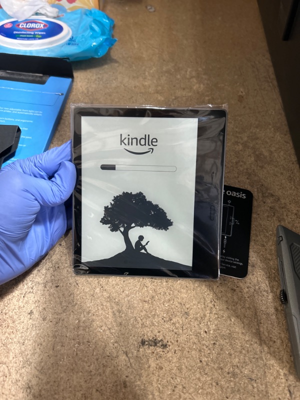 Photo 4 of Kindle Oasis E-Reader (2019) - 7" - 32GB