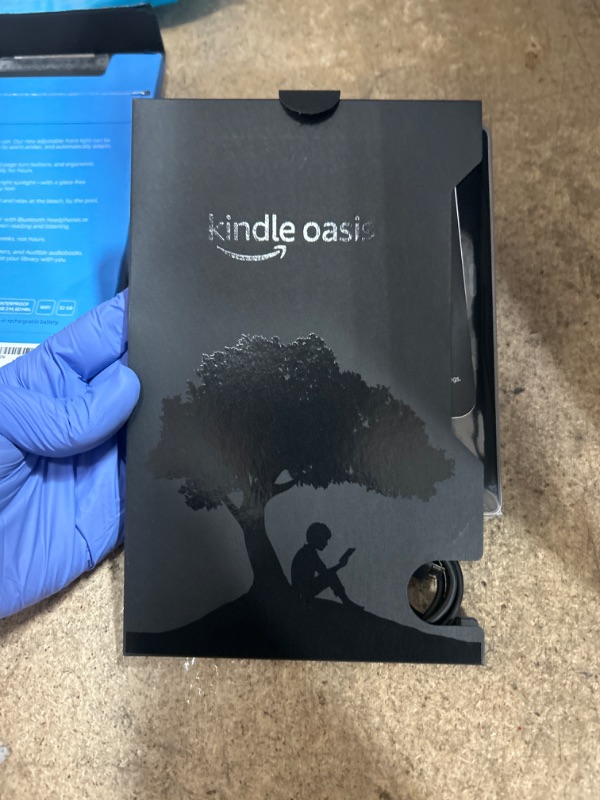 Photo 2 of Kindle Oasis E-Reader (2019) - 7" - 32GB