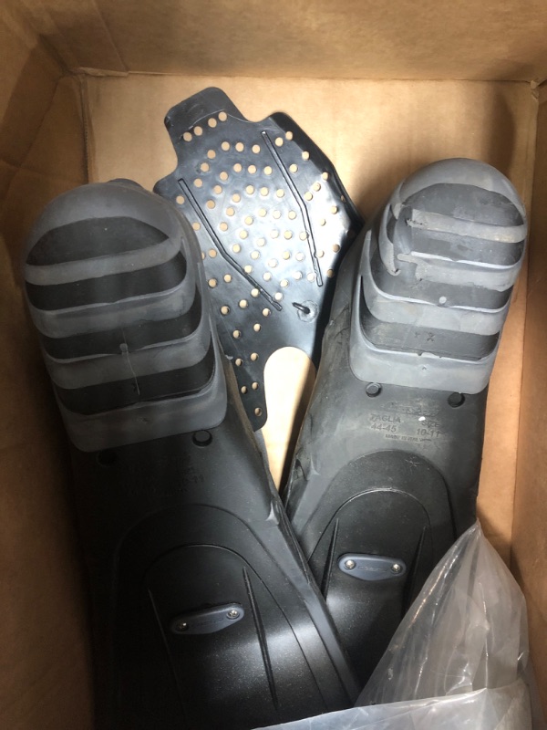 Photo 2 of 44/45size swimming shoes 