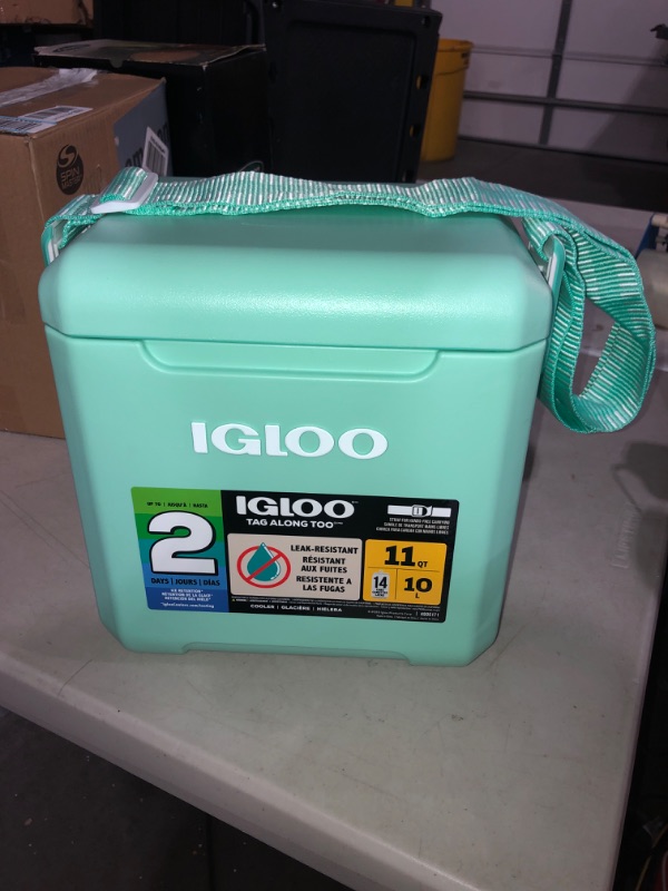 Photo 2 of (READ FULL POST) Igloo Teal 11 Qt Tag Along Too Strapped Picnic Style Cooler Seafoam