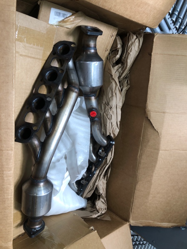 Photo 1 of NEWZQ Front Left and Right Manifold Catalytic Converters Compatible with In-finiti QX56 Ni-ssan NV2500 NV3500 Armada Pathfinder Titan 5.6L