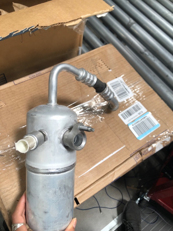 Photo 1 of four seasons 83364 a/c accumulator with hose assembly