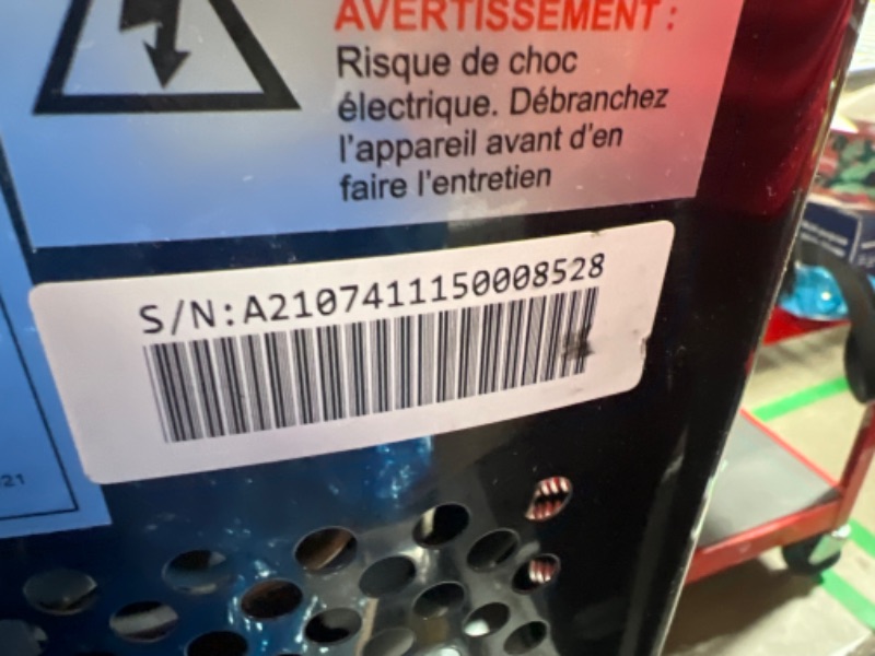 Photo 4 of ***USED - MISSING SCOOP AND ICE TRAY - POWERS ON - UNABLE TO TEST FURTHER***
Frigidaire 26 Lbs per day Portable Compact Maker, Ice Making Machine, Black Stainless, Medium