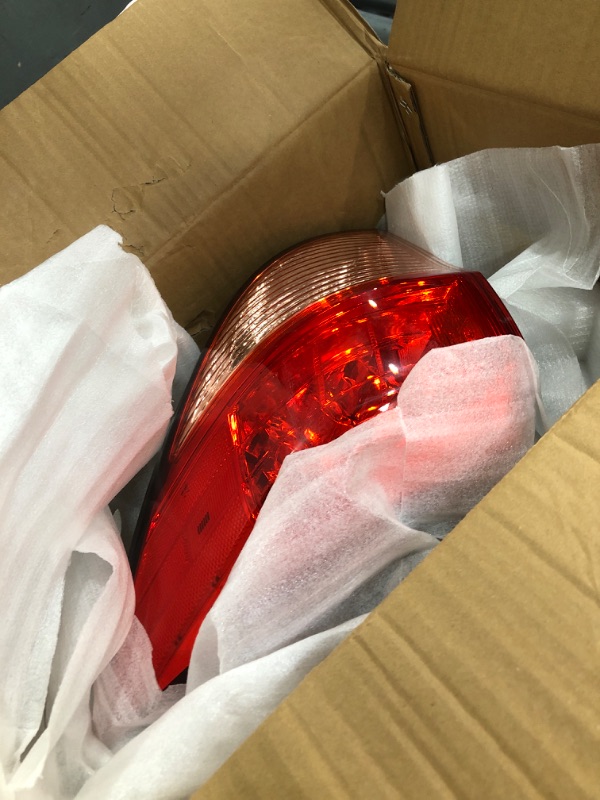 Photo 2 of Dasbecan Tail Light Assembly Right Side Rear LED Outer Lamp Compatible With Honda HRV 2016 2017 2018 Replaces # 33502T7SA01 HO2805109 Rear Right